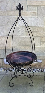 VINTAGE METAL FREESTANDING GARDEN PLANTER PLANT STAND - PICK UP ONLY - Picture 1 of 2