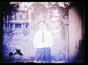 LATE 1800s EARLY 1900s GLASS NEGATIVE,  YOUNG MAN, POOR EMULSION LEFT - Picture 1 of 2