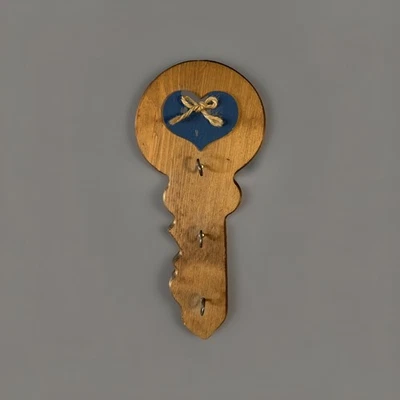 Porta llaves de madera vintage con forma de llave 3 ganchos corazón azul casa de campo Foto 1 de 4