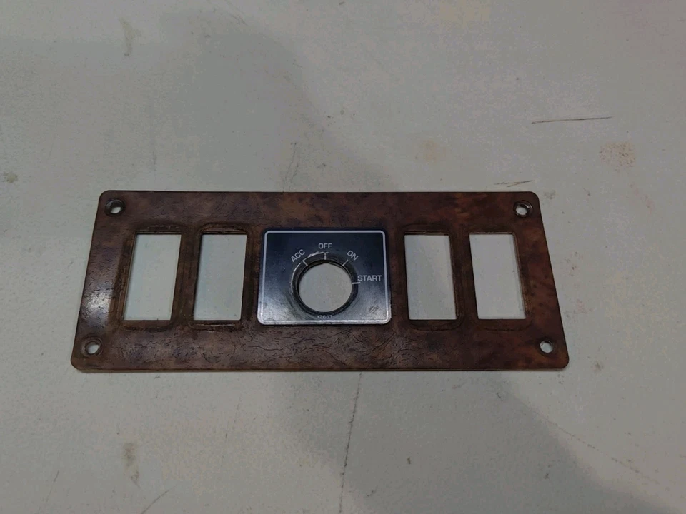 Kenworth 4 Gang 钥匙开关通道 — 第 1/1 张图片