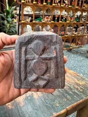 Antigua escultura de madera tallada a mano del dios hindú Ganesha de 1800 de colección 4 x 3,5 Foto 1 de 4