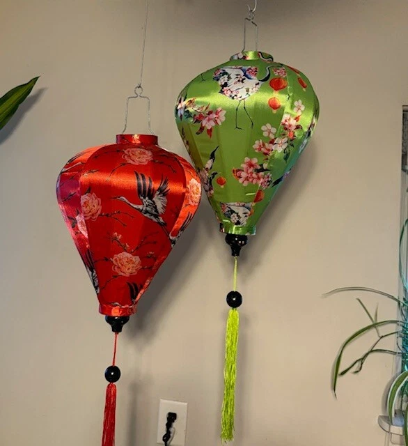 20'' AUTHENTIC VIETNAMESE SILK LANTERN — Garlic Umbrella - Image 1 of 1