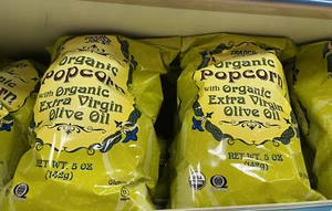 2 Packs Trader Joe's Organic Popcorn with Extra Virgin Olive Oil 5 oz Each Pack - Picture 1 of 2