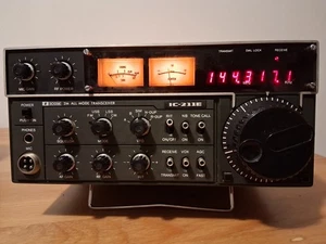 ICOM IC-211 ALL MODE VHF 144 MHz 2 METRI RICETRASMETTITORE HAM SSB FM CW - Foto 1 di 7