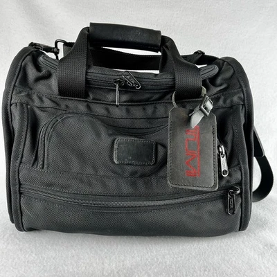 Bolsa de mano TUMI Alpha de nailon balístico para gimnasio fin de semana equipaje negra 14" Foto 1 de 4