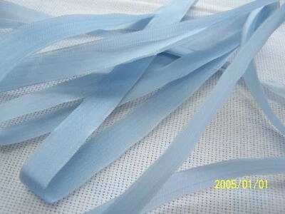 Ancien ruban en rayonne (soie). Couleur bleu ciel .  Vendu au mètre. Réf N°150 - Photo 1/4