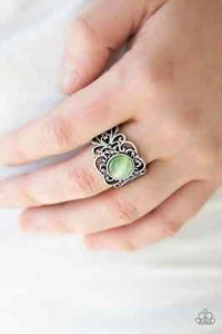 Paparazzi Ring- Vienna View- Green Moonstone - Picture 1 of 2
