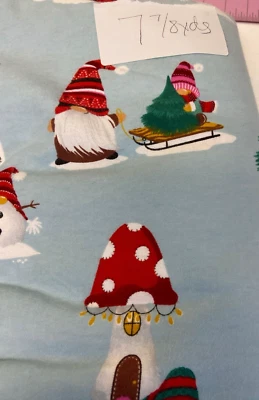 Gnomos de tela de franela en trineos vendidos por yarda NUEVO Foto 1 de 2