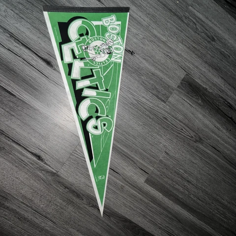 BOSTON CELTICS AUTOED BASKETBALL RETRO NBA FELT PENNANT 7/8/22 Cover