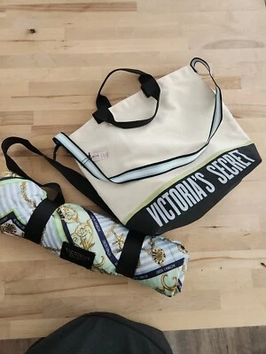 Victoria's Secret Bolso de Playa Bolso de Mano y Cooler Plus Alfombra de Playa Foto 1 de 4
