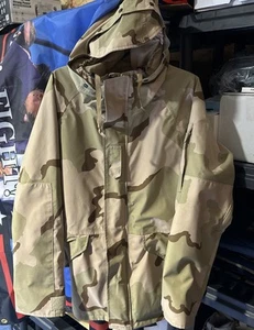 US Military Cold Weather Parka Gore Tex Hooded Desert Camouflage Size Medium Reg - Picture 1 of 9