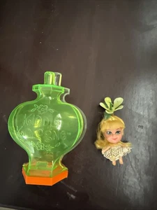Bambola vintage Liddle Kiddles Colonia caprifoglio e custodia bottiglia manca superiore - Foto 1 di 8