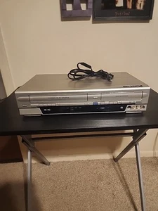 Funai SV2000 WV805 DVD/VCR Recorder 4 Head Hi-Fi- DVD/VHS Combo No Remote TESTED - Picture 1 of 8