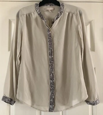 $89.50 Blusa Banana Republic Seda Gris Mineral Talla 4 Manga Larga Borde Pitón Foto 1 de 4