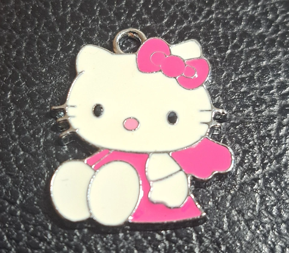 Hello Kitty *VINTAGE* Enamel 1" Charm Pendant Necklace Foto 1 de 1