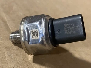 GM 12652442 Fuel Injection Rail Pressure Sensor - 2016-2019 Chevy Volt -- NOS - Picture 1 of 4