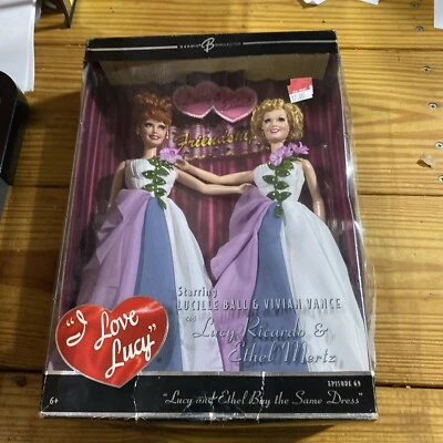 Barbie Coleccionista I Love Lucy "Lucy & Ethel Buy the Same Dress" Foto 1 de 4