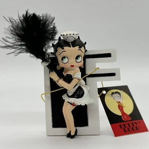 FIGURA BETTY BOOP PLUMERO DE PLUMAS DE CRIADA FRANCESA 2005 letra F - Imagen 1 de 5