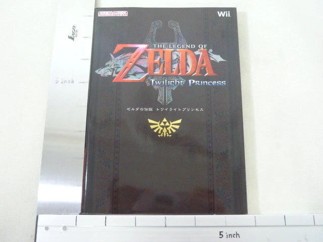 LEGEND OF ZELDA Twilight Princess Guide Book Nintendo Wii 2007 Japan MC48* - Image 1 of 1