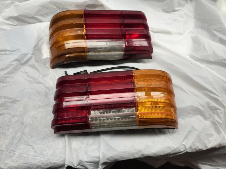 1973 - 1976 LÂMPADAS TRASEIRAS DE MOTORISTA E PASSAGEIRO MERCEDES BENZ 200 230 240 240D 280 - Imagem 1 de 4