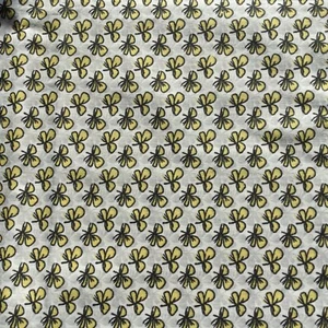 Floral Yellow Cotton Quilting Fabric Sold By FQ 1/4 Meter 45cm L x 55cm W BN - Picture 1 of 5