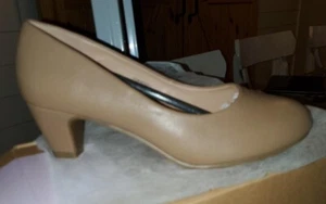 Journee Collection donna Luu-m soletta comfort punta rotonda pompa tacco basso blocco 7,5 - Foto 1 di 6