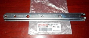 YAMAHA GRIZZLY 550,700,KODIAK METAL BATTERY STRAP HOLDER BRACKET 3B4-82128-00-00 - Foto 1 di 1