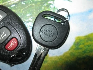 GM 100% OEM 07-17 Chevy Traverse Tahoe Suburban Silverado Fob Remote & Key - Picture 1 of 5
