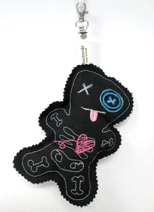 Voodoo Puppe Plüsch Handtasche Taschenanhänger Schlüsselanhänger Nadelkissen Halloween blaue Augen Handma - Bild 1 von 6