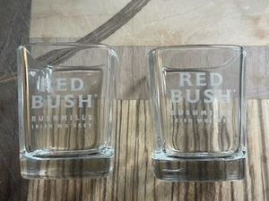 Bushmills Red Bush Irish Whiskey 2 Schnapsgläser - Bild 1 von 2