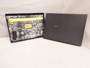 Marc by Marc Jacobs Schlangendruck grau schwarz blass khaki mit neongrünem Logo Etui - Bild 1 von 17
