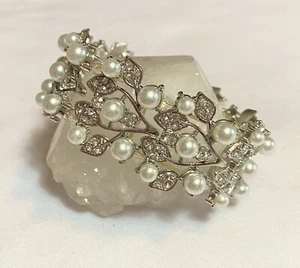 Brazalete de moda vintage de perlas de imitación y diamantes de imitación elástico elástico tono plata - Imagen 1 de 5