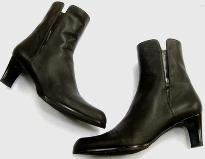 Stuart Weitzman Brown Leather Zip Ankle Boots~2.5" Heel~Artsy Inset~7.5~STELLAR! - Image 1 of 4