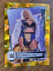 2025 Topps Chrome WWE Nikkita Lyons SP Gold Sapphire Refractor #9/50 - Bild 1 von 3
