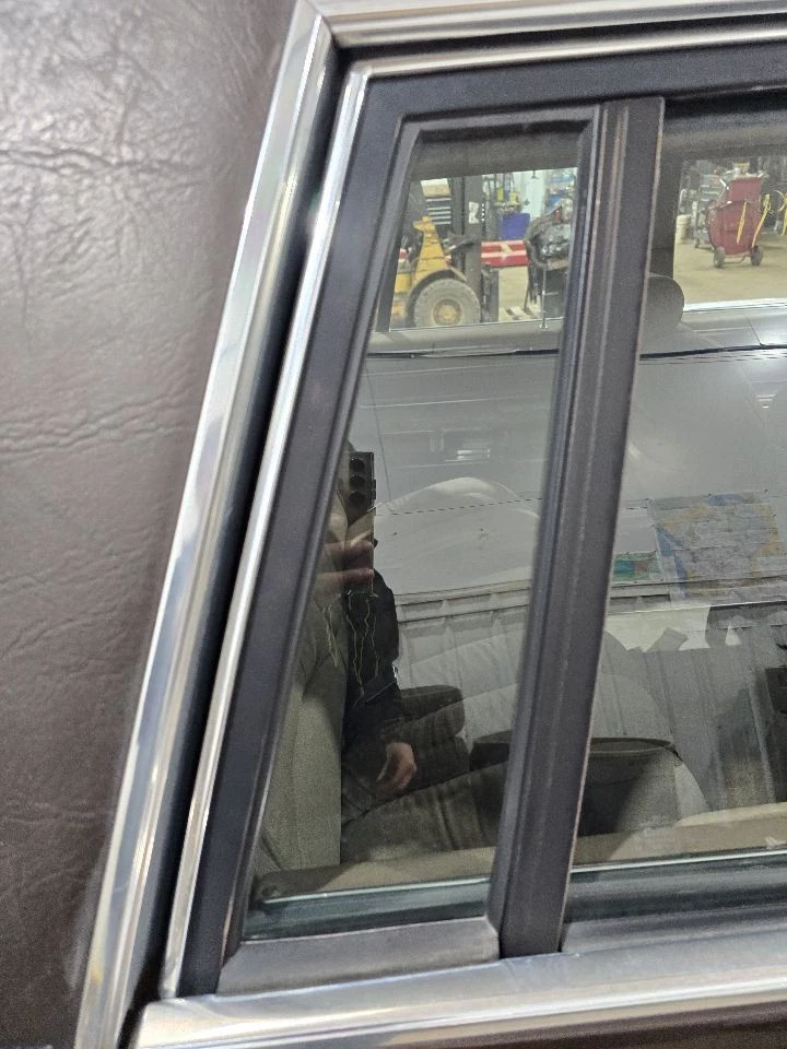 Passenger Right Rear Door Vent Glass Fits 80-89 LINCOLN & TOWN CAR 626705 Foto 1 de 4