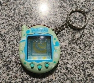 Tamagotchi Connection V3 azul claro burbuja marina Bandai 2004 - Imagen 1 de 3