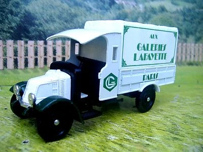 Corgi  classics Renault  van 1926  - Image 1 of 2