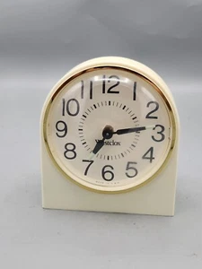 Reloj despertador Westclox vintage blanco cuerda lado cama o escritorio que brilla en manos oscuras - Imagen 1 de 5