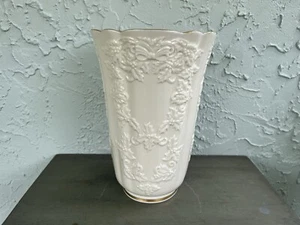 LENOX Hostess vacanze Coll. "Vaso in porcellana avorio finitura oro (H: 11") - Foto 1 di 6