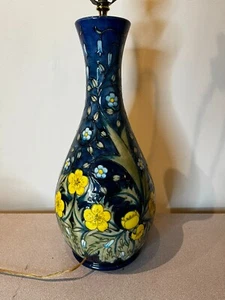 Vintage MOORCROFT POTTERY "BUTTERCUP" ceramic lamp blue with flowers rare! - Picture 1 of 17