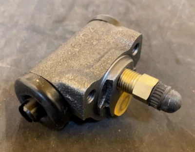 Auto Specialty Brake Wheel Cylinder - 25-11202 / MB366139 - For Mitsubishi 85-88 - Image 1 of 4