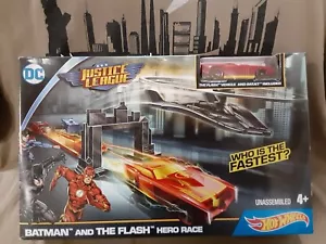 HOT WHEELS DC JUSTICE LEAGUE BATMAN AND THE FLASH HERO RACE MIB - Picture 1 of 5