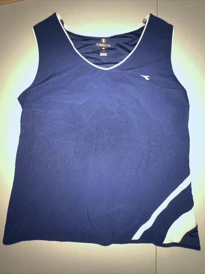 Regata Diadora Feminina Média Activewear -Diadry Azul Marinho  - Imagem 1 de 4