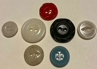 Colt Lote De Botones Vintage Patrón Sin Confirmar Blanco Rojo Verde Azul Foto 1 de 3