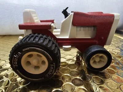 Juego de tractor de granja de jardín rojo blanco Tonka de acero prensado y plástico vintage de los años 70 Foto 1 de 4