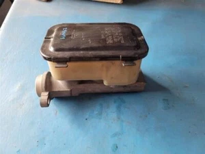 81 82 83 84 85 86 87 CHEVY SUBURBAN/PICKUP BRAKE MASTER CYLINDER 137463 - Picture 1 of 5