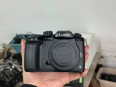 Cámara sin espejo Panasonic LUMIX DC-GH5 20,3 MP 4K (solo cuerpo) Foto 1 de 4