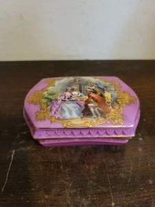 Antike Sevres Frankreich Porzellan Schmuckschatulle rosa umwerbendes Paar Szene - Bild 1 von 9