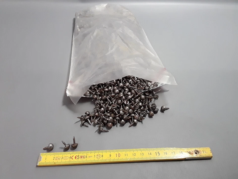 ancien Lot de clous à tête ronde tapissier vieille pointe - Photo 1/1