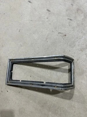 Pontiac Lemans 1976 bisel de faros diestro 500429 diestro Foto 1 de 4